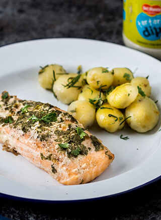 BAKED SALMON FLAVOURED WITH HERBS AND TARTARE DIP